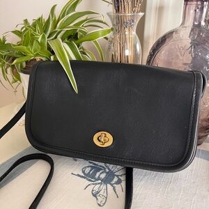 VINTAGE COACH Black Leather Shoulder Bag crossbody dinky